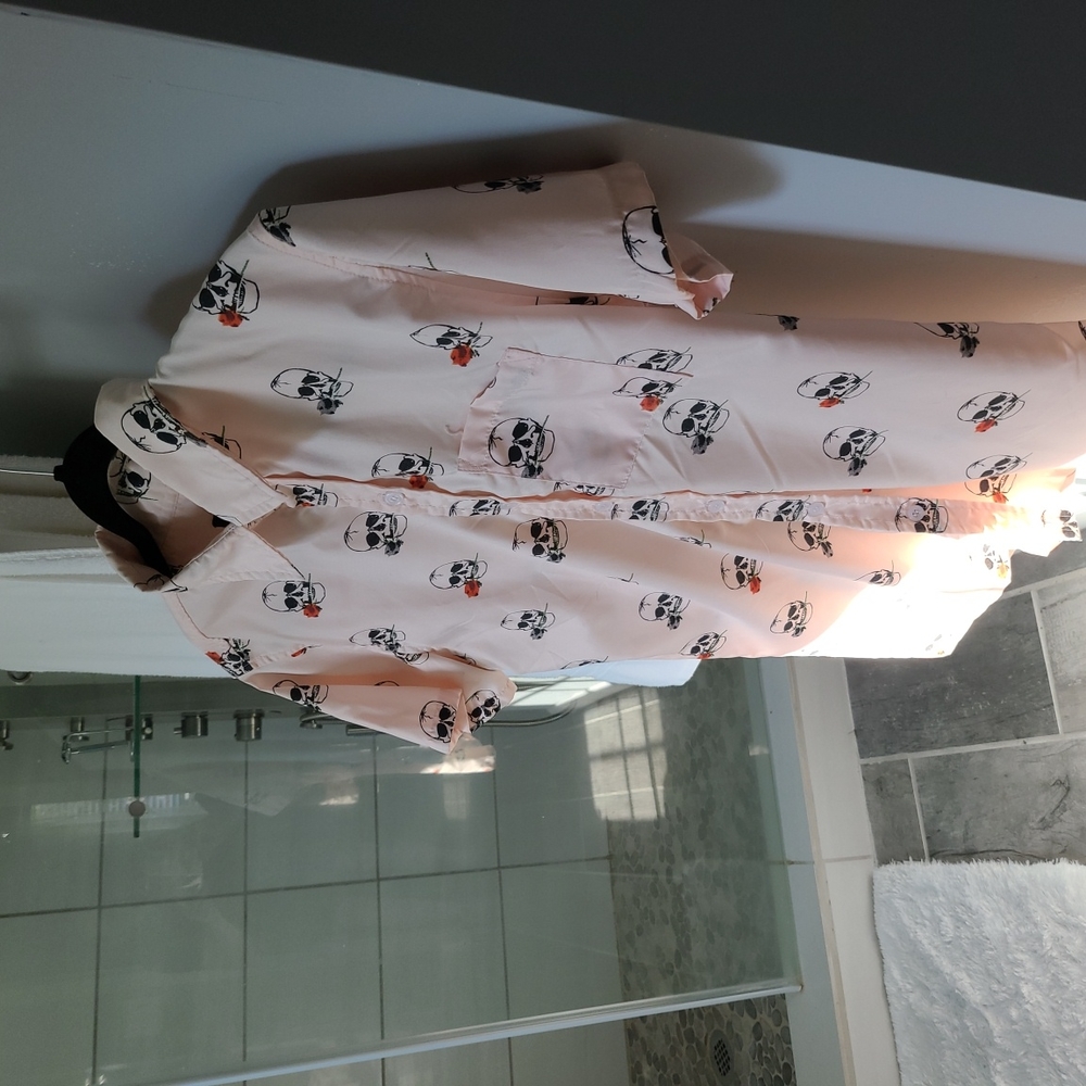 Button down - Picture 2 of 3